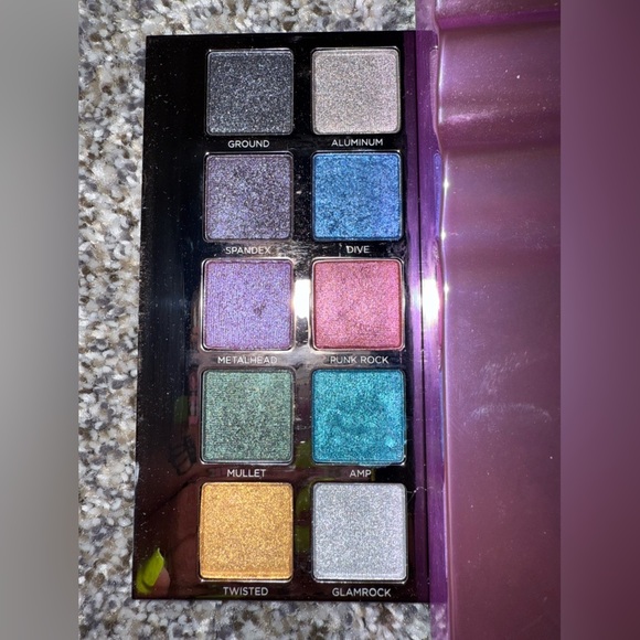 Urban decay “beauty with an edge” eye shadow palette and brushes - Picture 6 of 7